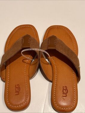 NWT UGG Women's Tan Brown Suede Thong Sandals 6